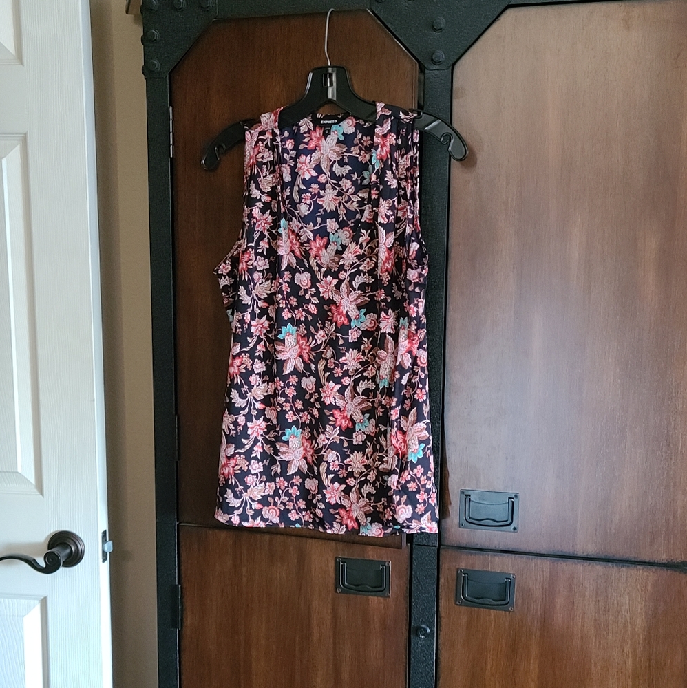 Express Navy Flower Pattern V-neck Pleated Tank XS